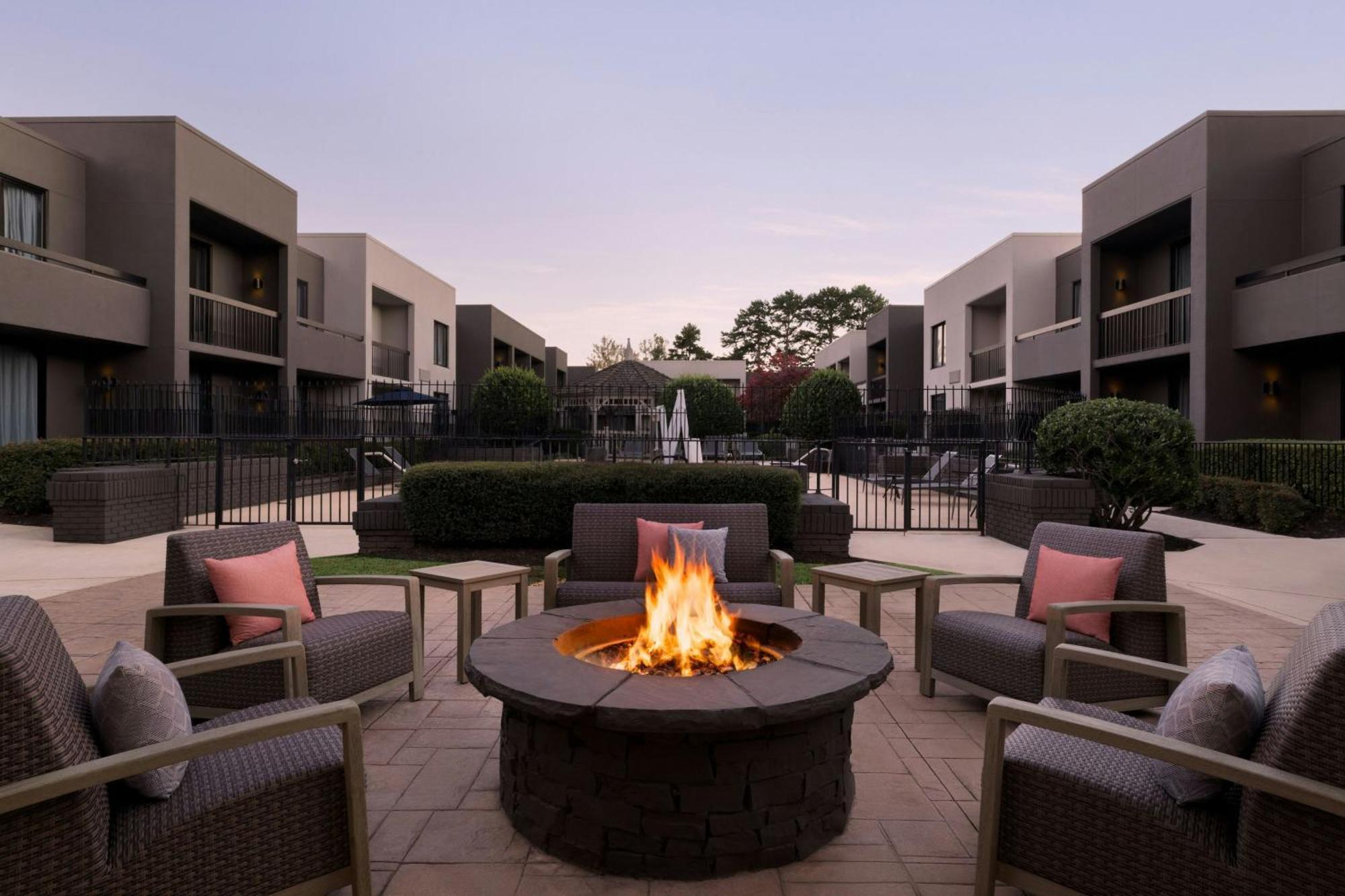 Courtyard Atlanta Northlake Tucker Dış mekan fotoğraf